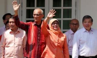 رئيسة سنغافورة ورئيس الوزراء يدليان بصوتيهما فى الانتخابات الرئاسية