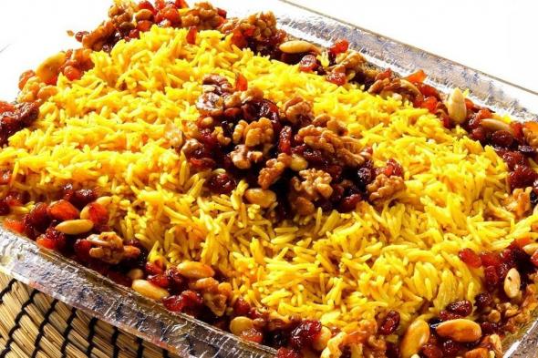 طريقة عمل الأرز البسمتي، لعزوماتك وللتجديد في سفرتكالإثنين 11/نوفمبر/2024 - 05:23 م
طريقة عمل الأرز البسمتي، من أصناف الأرز التي ترتبط بالعزومات والولائم، ولذلك تحاول السيدات أن تجيد طريقة عمله كل زوجة، للتغيير في شكل السفرة، ما بين المكرونة والأرز المصري، لكسر ملل وروتين الأكلات المعتادة. ويعد الأرز البسمتي أحد أشهر أصناف الأرز التي يشتهر بها المطبخ الخليجي، والذي انتشر في المطاعم