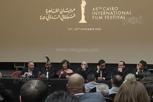 سلاف فواخرجي: أنا عاشقة للسينما وضد الفساد وسقف الرقابة أصبح عاليا (صور)الخميس 21/نوفمبر/2024 - 12:31 ص
نظم مهرجان القاهرة السينمائي في دورته الـ 45، ندوة خاصة لصناع فيلم سلمى والتي تقوم ببطولته سلاف فواخرجي عقب انتهاء العرض. فيلم سلاف فواخرجي وقالت سلاف فواخرجي خلال الندوة: إنها ترى الفيلم للمرة الأولى مع الجمهور وكانت متخوفة إلى حد ما لكنها كانت تعمل بشغف وحب، مضيفة: الفيلم اتصور بسهولة وسقف