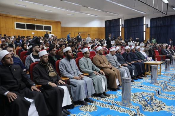 «الإنسان والقيم في التصور الإسلامي» ندوة للبحوث الإسلامية بجامعة الزقازيقالإثنين 02/ديسمبر/2024 - 06:29 م
أكد الدكتور محمد عبدالدايم الجندي، الأمين العام لمجمع البحوث الإسلامية خلال كلمته في الأسبوع الدعوي الرابع المنعقد بجامعة الزقازيق، والذي تنظمه اللجنة العليا للدعوة الإسلامية بالأزهر، بعنوان «الإنسان والقيم في التصور الإسلامي»، أن الإنسان يحيى بمنهج رسول الله محمد "صلى الله عليه وسلم" ومنهج جميع الأنبياء،