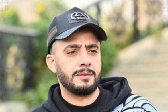 عصام السقا ومحمد لطفى وإيهاب فهمى ومؤمن نور فى جنازة والدة أحمد فهيم